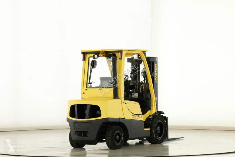 رافعة شوكية Hyster