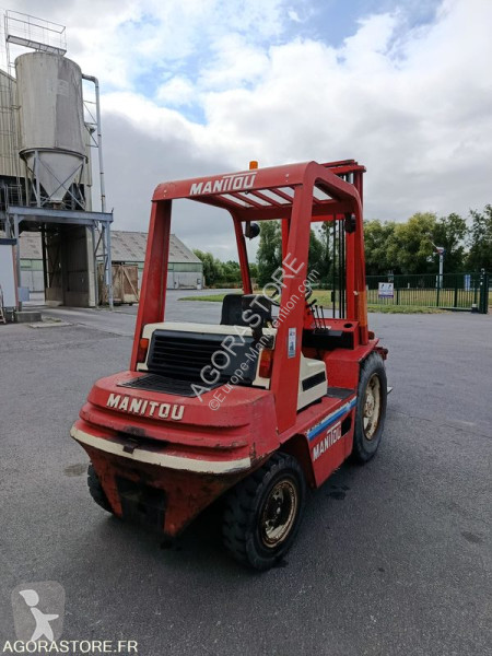 رافعة شوكية Manitou