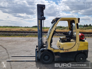 رافعة شوكية Hyster