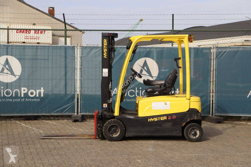 رافعة شوكية Hyster