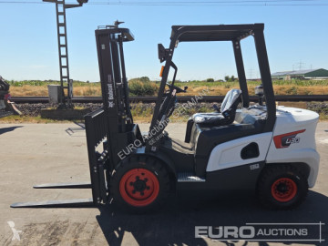Teleskopický manipulátor Bobcat D30NXE