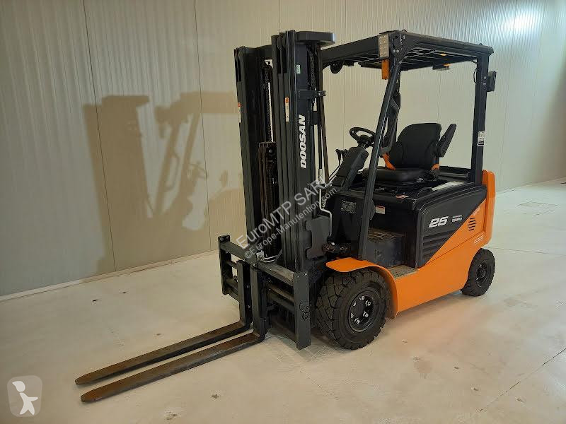 Empilhador elevador Doosan  B25NS