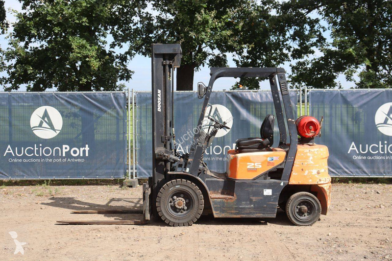 Навантажувач вилковий Doosan G25G
