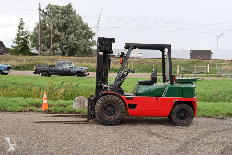 Навантажувач вилковий Caterpillar DP40
