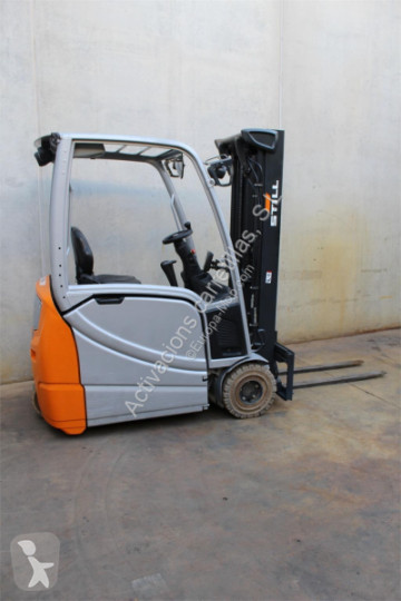 Still electric forklift