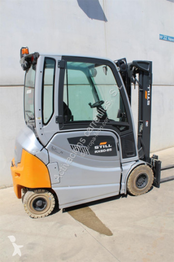 Still electric forklift