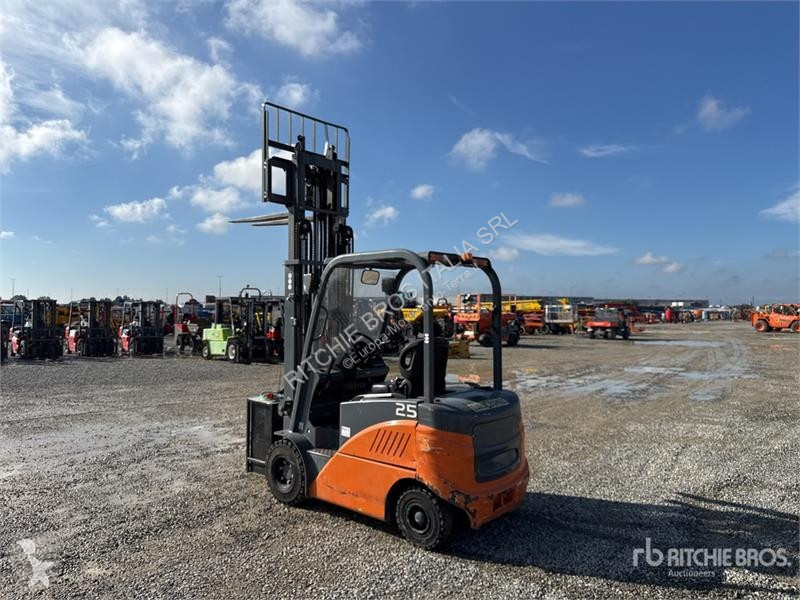 可升降式叉车  Eurocosmec CPD25F8 2500 kg Electric...