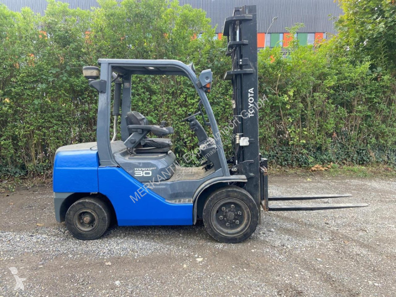 Chariot élévateur Toyota 06-8FD30F 30 HST
