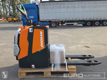 رافعة شوكية Doosan