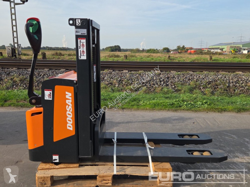 Empilhador elevador Doosan BDL13S-7