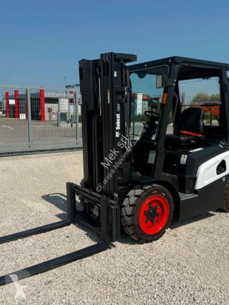 رافعة شوكية Bobcat D25NXP NUOVO