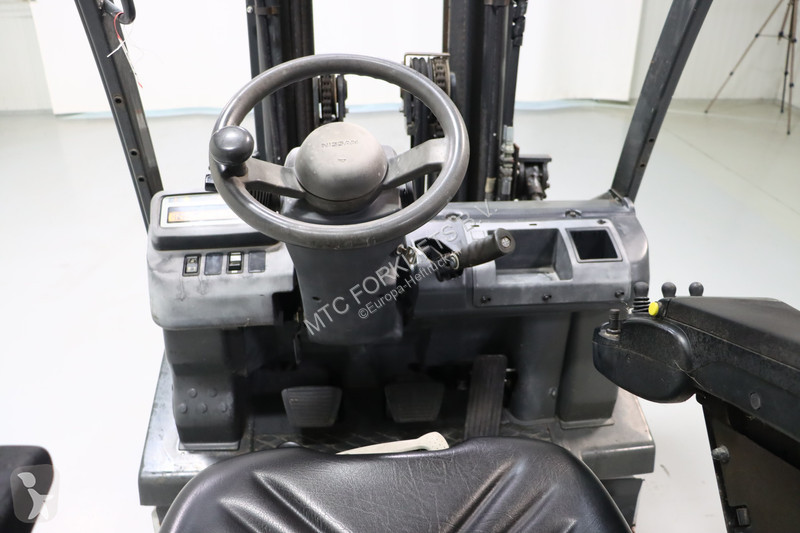 Chariot élévateur Nissan P1D1A18LQ