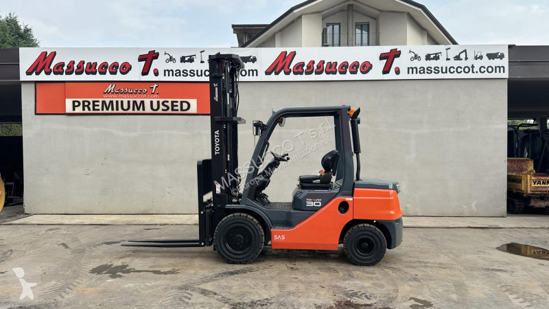 رافعة شوكية Toyota 52-8FDF30