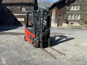 Teleskopický manipulátor Linde