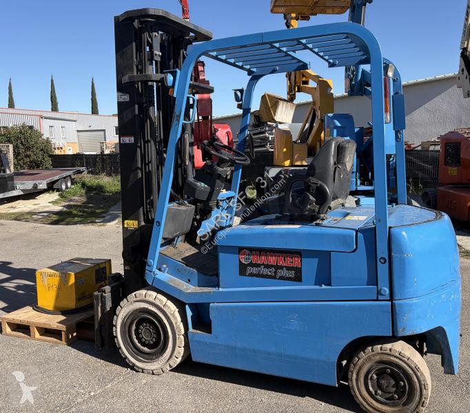 Empilhador elevador Nissan  Q02L25