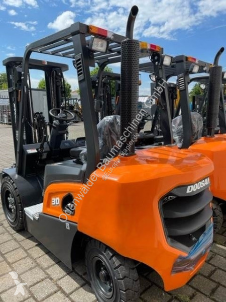 Teleskopický manipulátor Doosan D30NXP