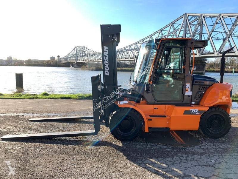 Автопогрузчик Doosan D70S-9