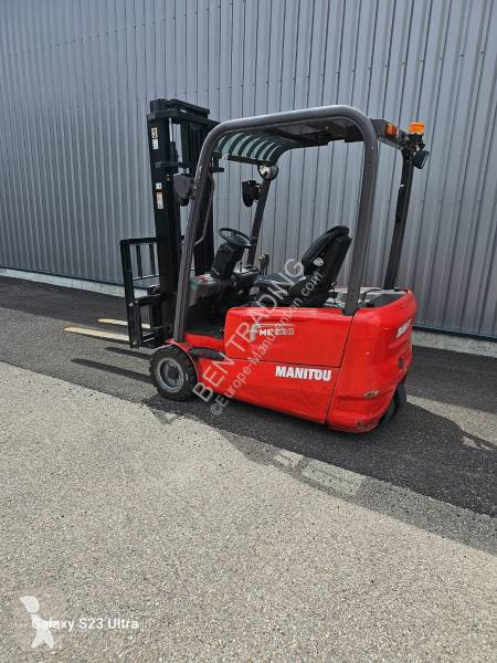 Teleskopický manipulátor Manitou ME 320