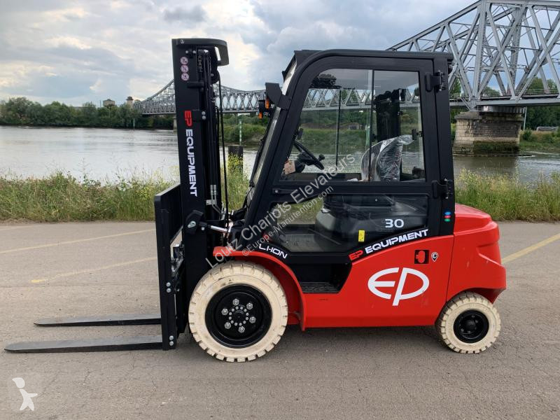 Chariot élévateur EFL303