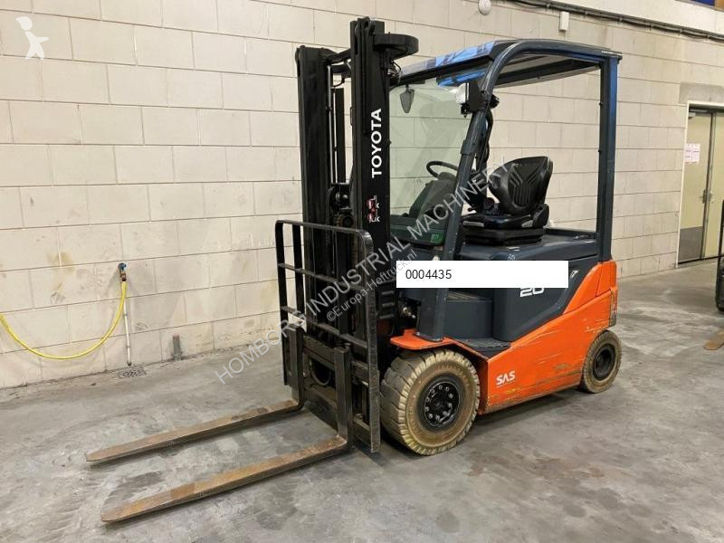 Teleskopický manipulátor Toyota 2 ton Traigo 20...