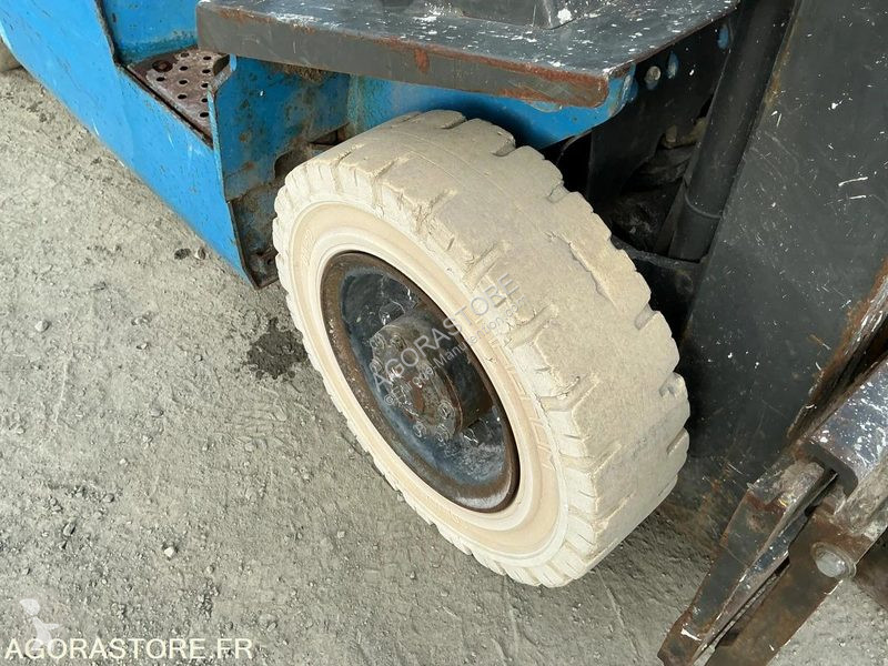 رافعة شوكية Nissan UD02A25PQ - 3F550