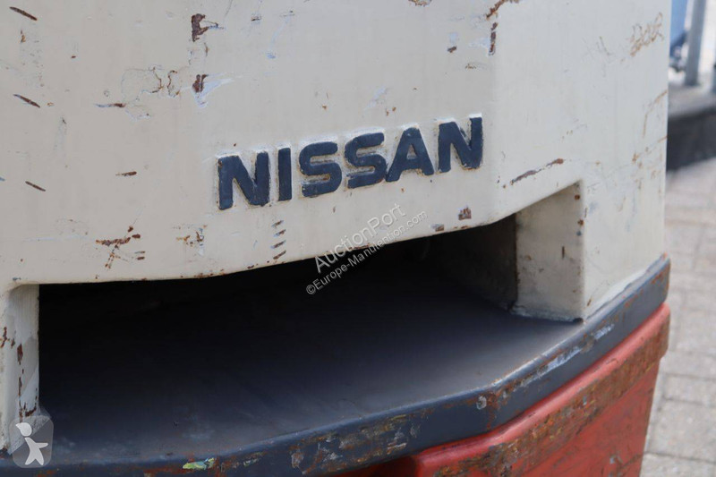 Teleskopický manipulátor Nissan KCUGH02F350
