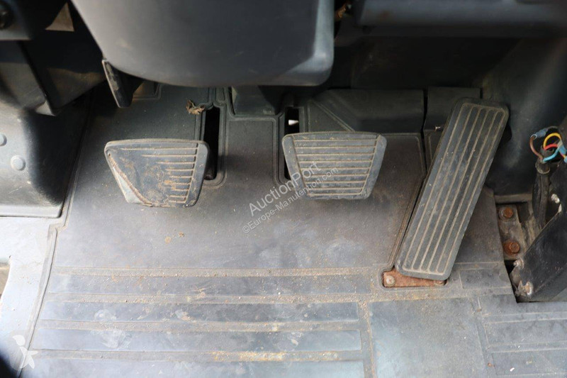 Nissan 30 Forklift