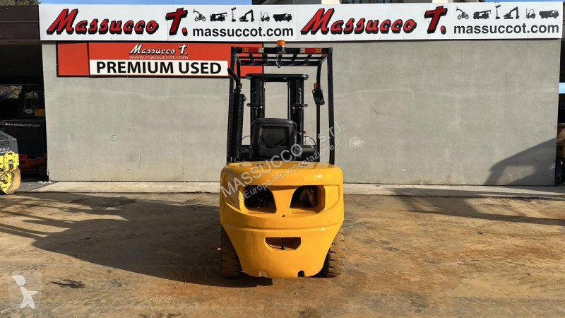 رافعة شوكية XCMG FD35T