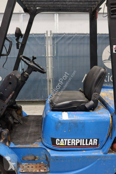 Teleskopický manipulátor Caterpillar DP25K