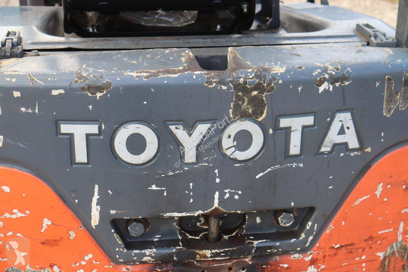 Wózek podnośnikowy Toyota