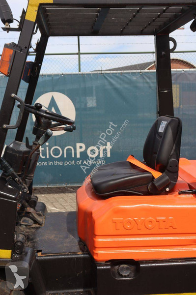 Chariot élévateur Toyota 02-5FDF25