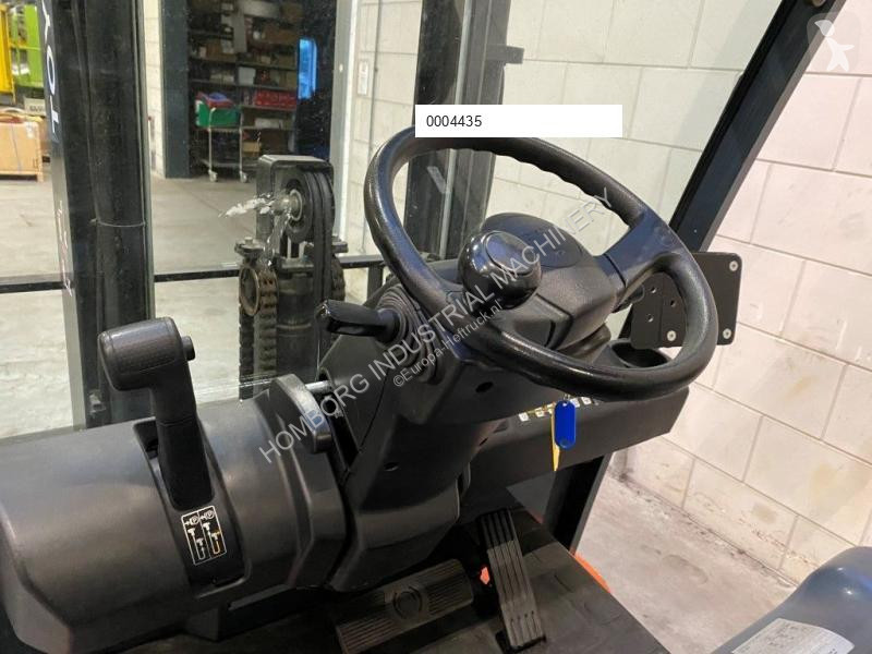 Teleskopický manipulátor Toyota 2 ton Traigo 20...