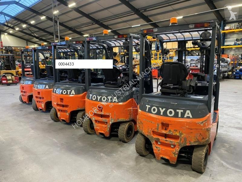 Teleskopický manipulátor Toyota 2 ton Traigo 20...