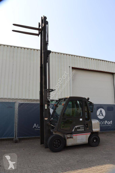 Nissan 30 Forklift
