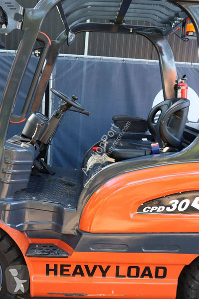 Chariot élévateur  CPD30