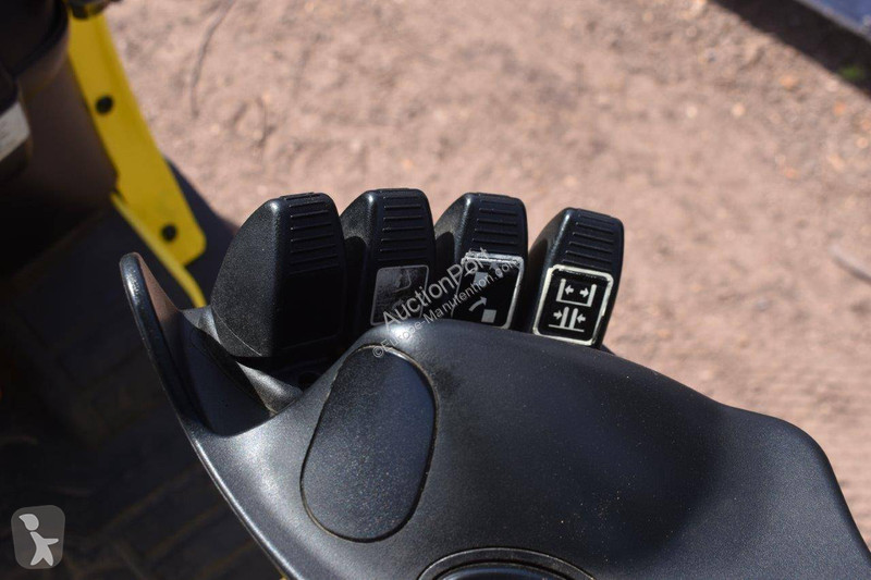 رافعة شوكية Hyster