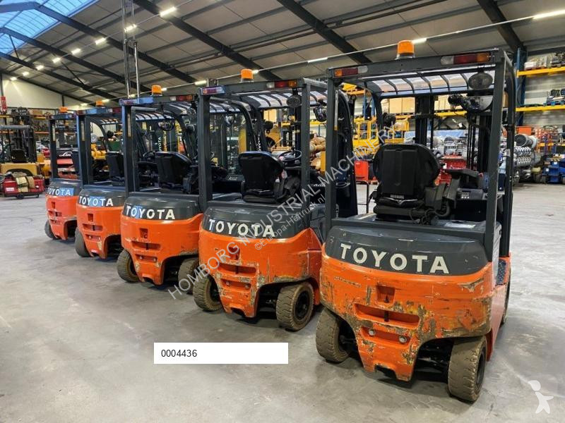 Teleskopický manipulátor Toyota 2 ton Traigo 20...