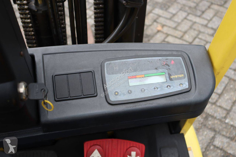 Hyster E3.00XM-847 Forklift