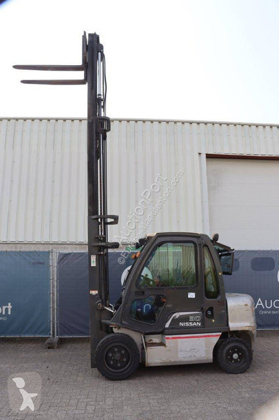 Nissan 30 Forklift