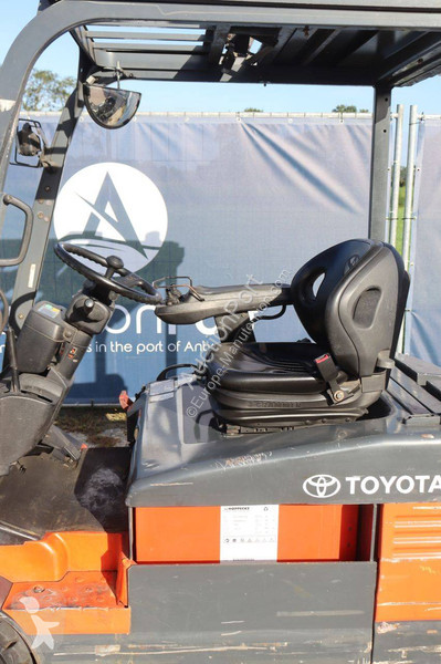 Wózek podnośnikowy Toyota