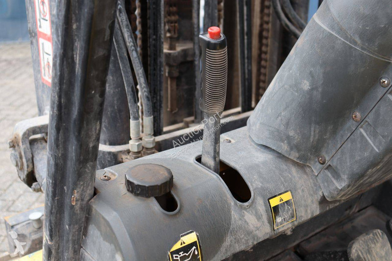 Hyundai 33L-7A Forklift
