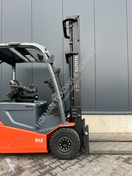 Teleskopický manipulátor Toyota 8FBMKT25