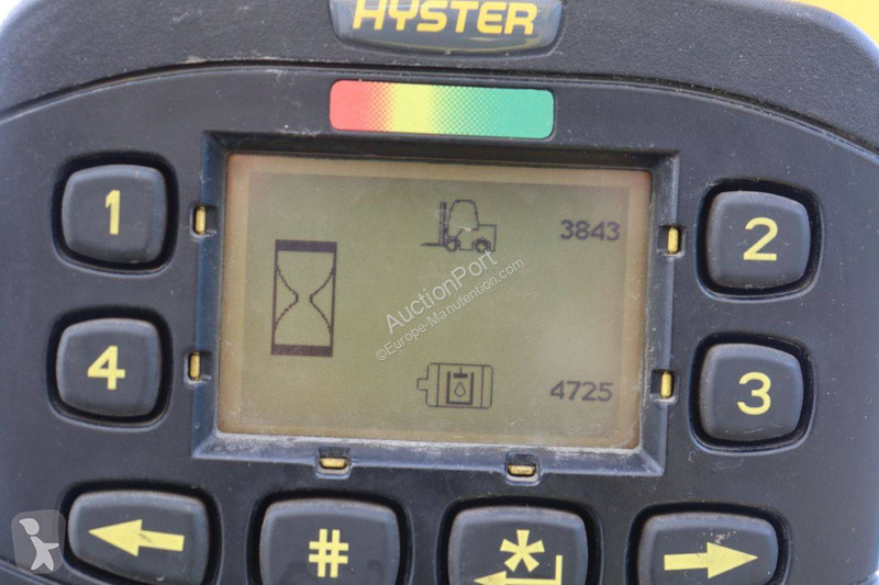 رافعة شوكية Hyster