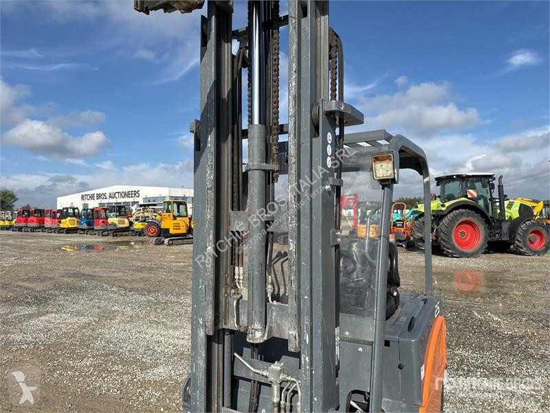 可升降式叉车  Eurocosmec CPD25F8 2500 kg Electric...