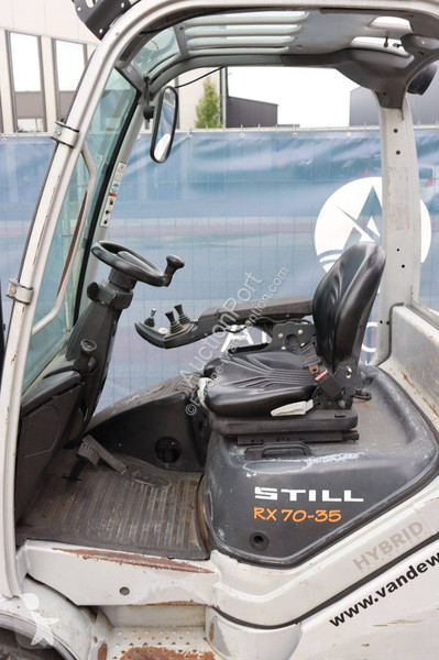 Chariot élévateur Still