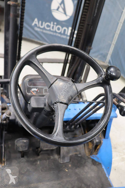 Teleskopický manipulátor Caterpillar DP25K