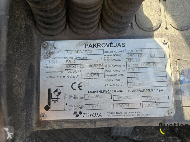 Кар Toyota E 811