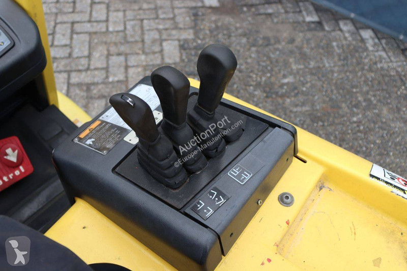 Hyster E3.00XM-847 Forklift