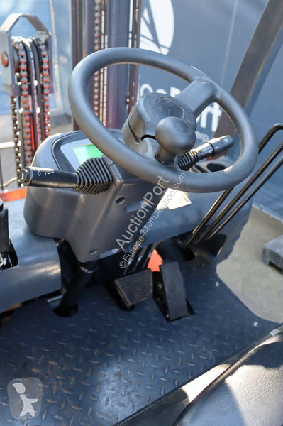 Chariot élévateur  CPD16