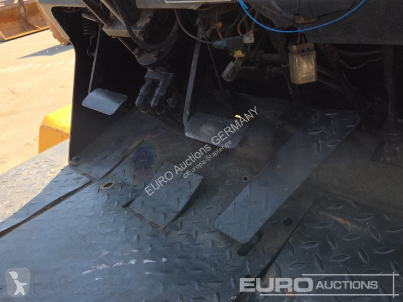 رافعة شوكية Caterpillar V130
